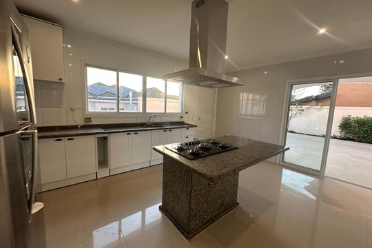 Cozinha de casa de condomínio à venda com 4 quartos, 450m² em Morada das Flores (aldeia da Serra), Barueri