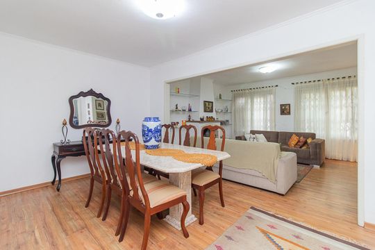 Sala de casa à venda com 4 quartos, 200m² em Espírito Santo, Porto Alegre