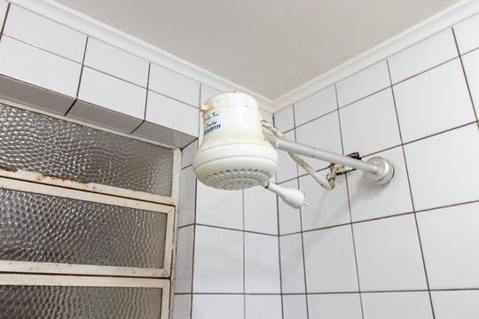 Banheiro Social 2 de casa à venda com 4 quartos, 200m² em Espírito Santo, Porto Alegre