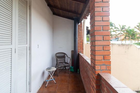 Varanda de casa à venda com 4 quartos, 200m² em Espírito Santo, Porto Alegre