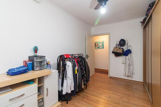 Quarto 2 de casa à venda com 4 quartos, 200m² em Espírito Santo, Porto Alegre