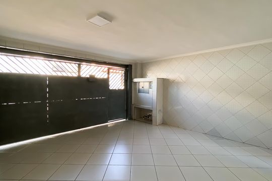 Garagem  de casa à venda com 3 quartos, 140m² em Jardim Santa Maria, São Paulo