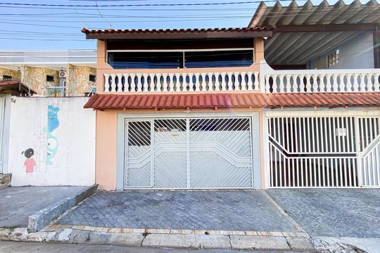 Fachada  de casa à venda com 3 quartos, 140m² em Jardim Santa Maria, São Paulo