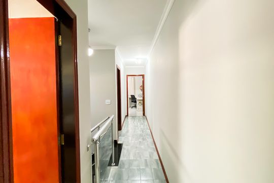 Corredor  de casa à venda com 3 quartos, 140m² em Jardim Santa Maria, São Paulo