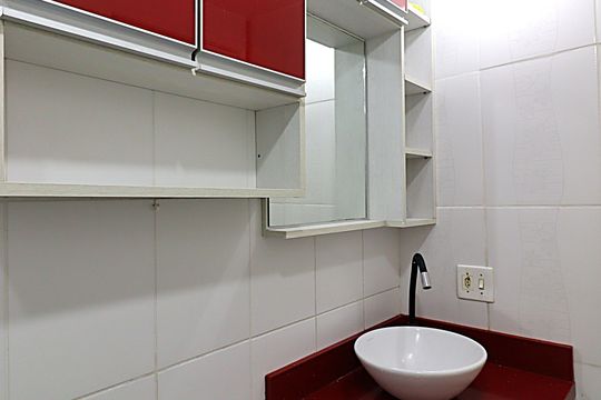 Banheiro  de apartamento à venda com 2 quartos, 58m² em Jardim Itu, Porto Alegre