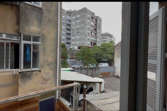 Vista de apartamento à venda com 1 quarto, 38m² em Floresta, Porto Alegre