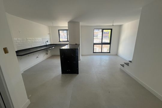 Sala de casa à venda com 3 quartos, 188m² em Jardim Guanabara, Rio de Janeiro