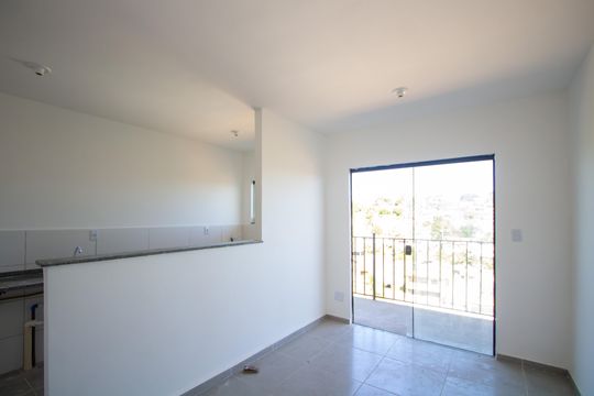 Sala de apartamento para alugar com 2 quartos, 40m² em Laranjal, São Gonçalo