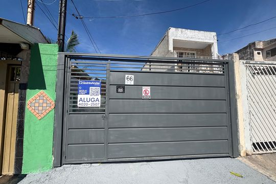 Fachada de casa para alugar com 2 quartos, 80m² em Vila Silvia, São Paulo