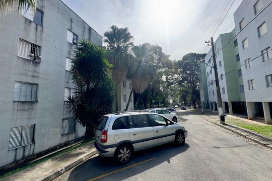 Placa instalada na fachada do imóvel  de apartamento para alugar com 2 quartos, 62m² em Vila Nossa Senhora de Fatima, Guarulhos