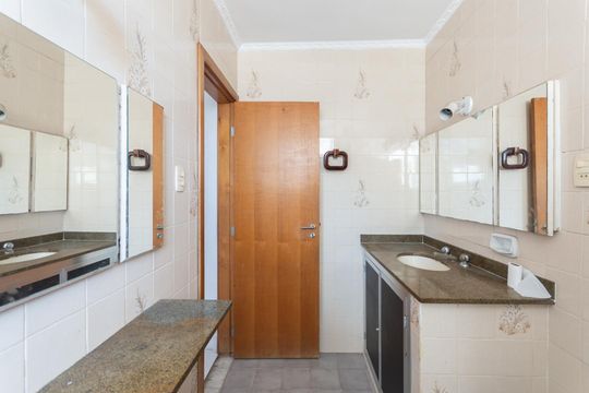 Banheiro de apartamento à venda com 2 quartos, 80m² em Grajaú, Rio de Janeiro