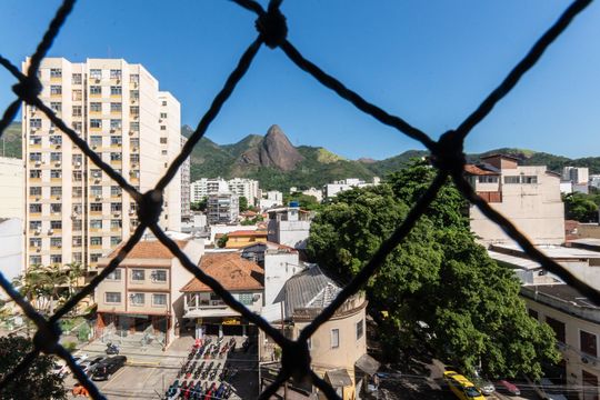 Vista de apartamento à venda com 2 quartos, 80m² em Grajaú, Rio de Janeiro