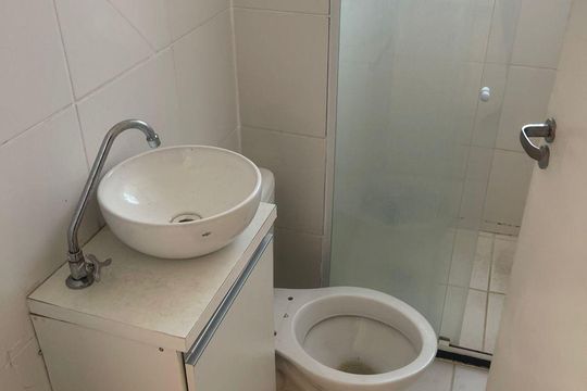 Banheiro de apartamento para alugar com 2 quartos, 40m² em Gardênia Azul, Rio de Janeiro
