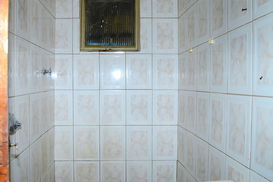 Banheiro de casa à venda com 1 quarto, 63m² em Goiânia, Belo Horizonte