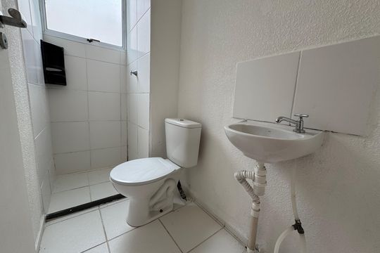 Banheiro de apartamento à venda com 2 quartos, 42m² em Jardim Boa Vista (zona Oeste), Osasco