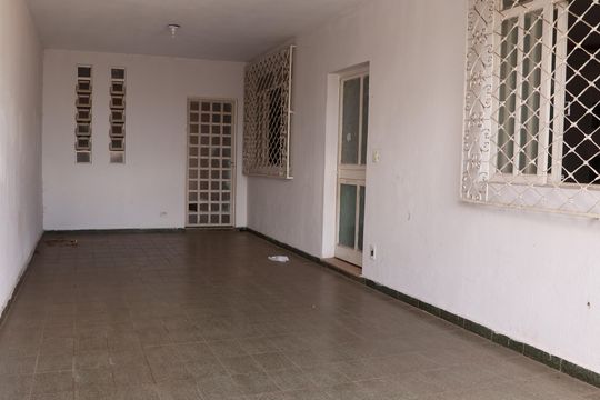 Garagem de casa à venda com 3 quartos, 432m² em Setor Aeroporto, Goiânia