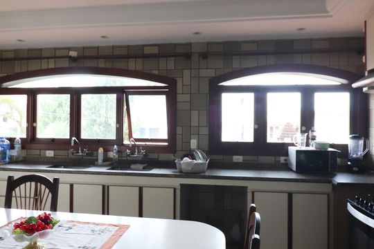 Cozinha  de casa à venda com 5 quartos, 580m² em Bairro dos Casa, São Bernardo do Campo