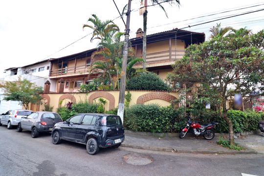 Fachada de casa à venda com 5 quartos, 580m² em Bairro dos Casa, São Bernardo do Campo