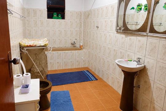 Banheiro de casa para alugar com 1 quarto, 100m² em Estância São Luís, Suzano