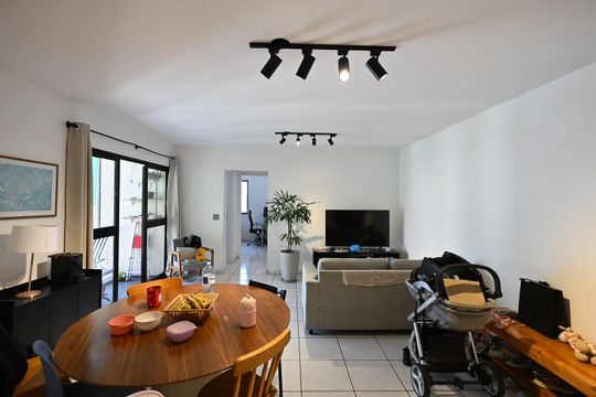 Sala de apartamento à venda com 2 quartos, 68m² em Jardim Henriqueta, Taboão da Serra