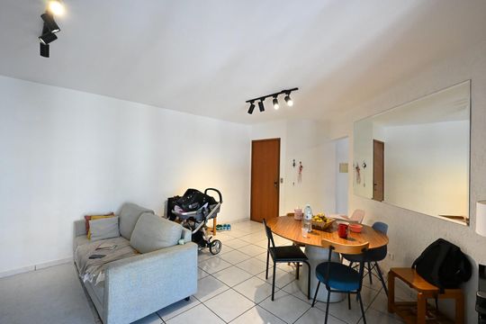 Sala de apartamento à venda com 2 quartos, 68m² em Jardim Henriqueta, Taboão da Serra