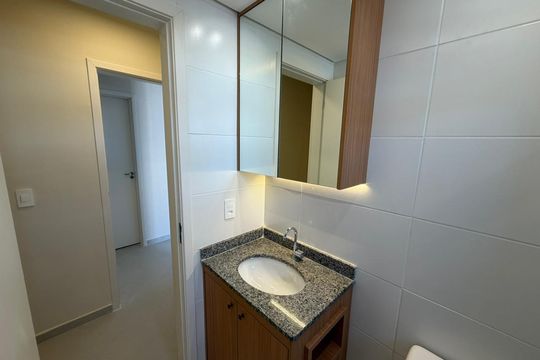 Banheiro da Suíte de apartamento para alugar com 2 quartos, 55m² em Parque Industrial, São José dos Campos