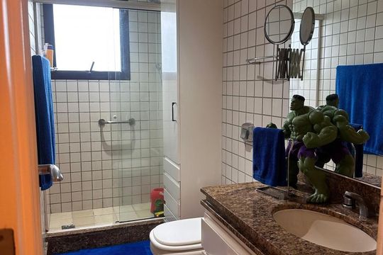 Banheiro de apartamento à venda com 4 quartos, 233m² em Barra da Tijuca, Rio de Janeiro