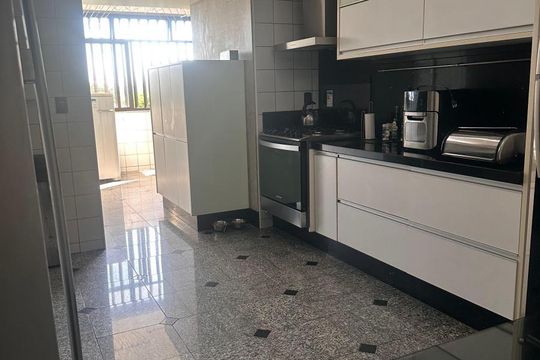 Cozinha de apartamento à venda com 4 quartos, 233m² em Barra da Tijuca, Rio de Janeiro