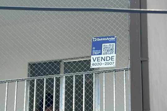 Fachada + placa de casa à venda com 2 quartos, 70m² em Méier, Rio de Janeiro