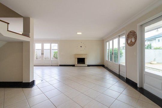 Casa para alugar com 4 quartos, 430m² em Residencial Morada dos Lagos, Barueri