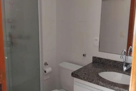 Banheiro de apartamento para alugar com 1 quarto, 51m² em Caminho das Árvores, Salvador