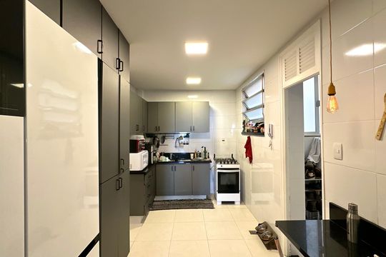 Cozinha de apartamento para alugar com 2 quartos, 92m² em Copacabana, Rio de Janeiro