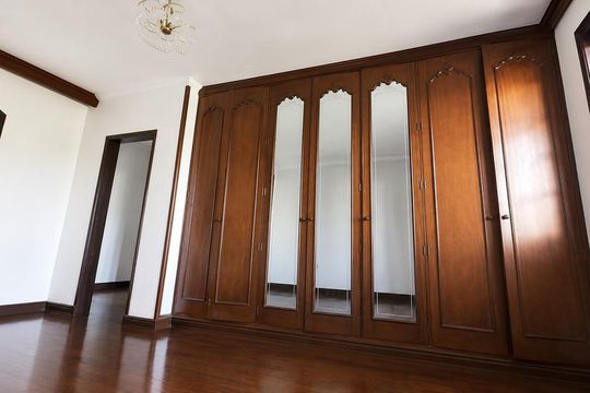 Casa para alugar com 5 quartos, 540m² em Partenon, Porto Alegre
