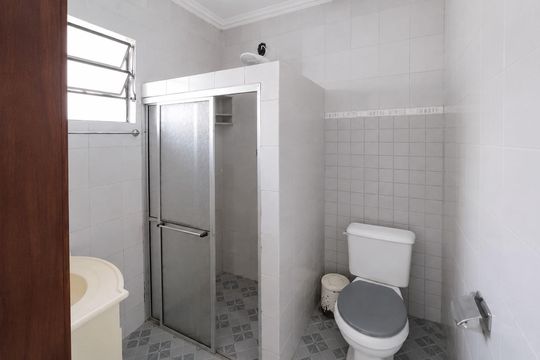 Banheiro 4 de casa para alugar com 5 quartos, 540m² em Partenon, Porto Alegre