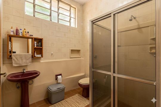 Banheiro de casa à venda com 5 quartos, 240m² em Tanque, Rio de Janeiro