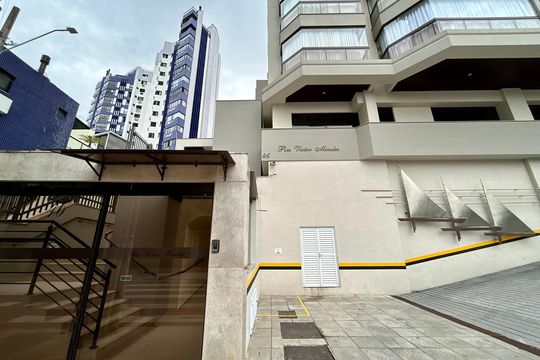 Fachada de apartamento para alugar com 4 quartos, 260m² em Agronômica, Florianópolis