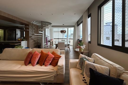Apartamento para alugar com 4 quartos, 260m² em Agronômica, Florianópolis
