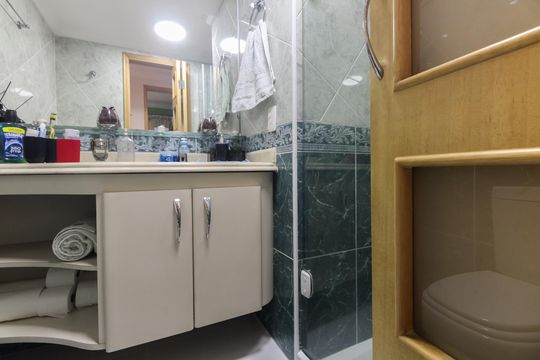 Banheiro  de apartamento à venda com 3 quartos, 61m² em Penha de França, São Paulo