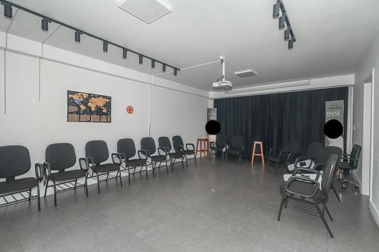 Garagem de casa à venda com 2 quartos, 500m² em Vila Jardim, Porto Alegre