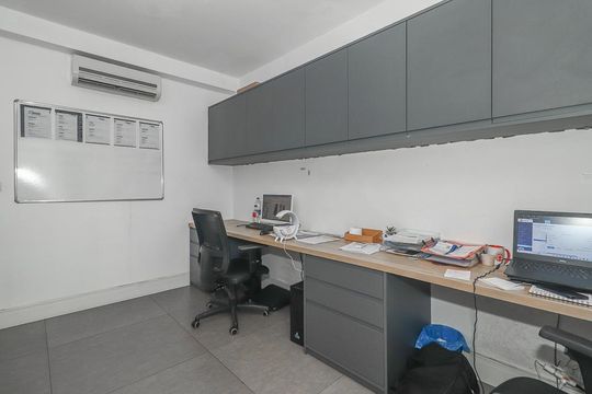 Quarto 3 de casa à venda com 2 quartos, 500m² em Vila Jardim, Porto Alegre