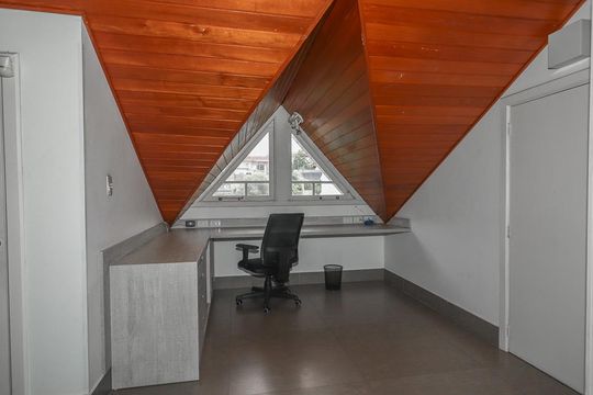 Sótão de casa à venda com 2 quartos, 500m² em Vila Jardim, Porto Alegre