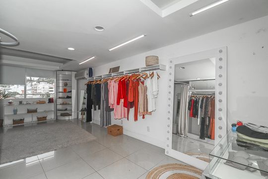 Sala de casa à venda com 2 quartos, 500m² em Vila Jardim, Porto Alegre