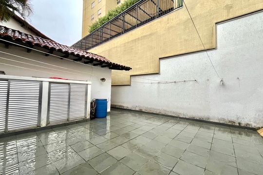 Quintal de casa à venda com 3 quartos, 240m² em Campo Belo, São Paulo