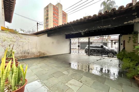 Garagem de casa à venda com 3 quartos, 240m² em Campo Belo, São Paulo