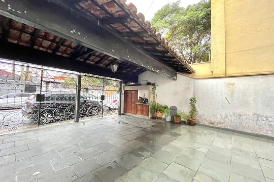 Garagem de casa à venda com 3 quartos, 240m² em Campo Belo, São Paulo