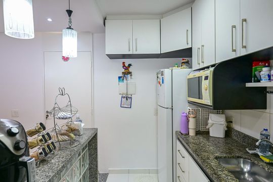 Cozinha de apartamento para alugar com 2 quartos, 44m² em Vila Pirajussara, São Paulo