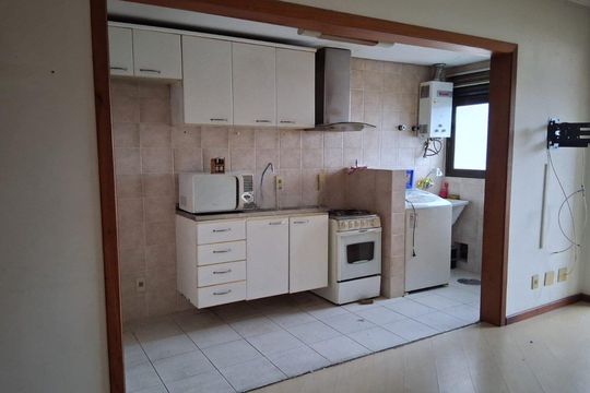 Cozinha de apartamento para alugar com 1 quarto, 47m² em Boa Vista, Porto Alegre