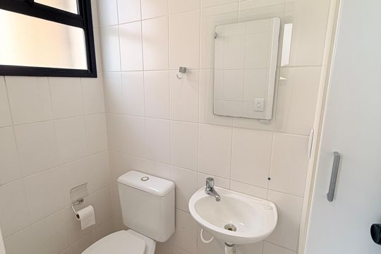 Banheiro de Serviço de apartamento para alugar com 2 quartos, 66m² em Jardim Primavera, Jundiaí
