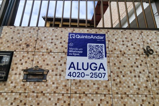 Placa instalada de casa para alugar com 4 quartos, 150m² em Engenho Velho de Brotas, Salvador