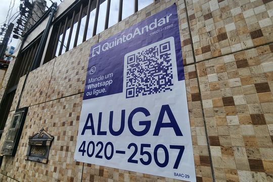 Placa instalada de casa para alugar com 4 quartos, 150m² em Engenho Velho de Brotas, Salvador